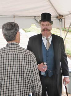 Description: <div class="source">Neal Cardin</div><div class="image-desc">President William Howard Taft, played by Dale Liikala, talks with a visitor Monday after the centennial celebration of the Abraham Lincoln Birthplace. Liikala read Taft's speech from the original dedication.</div><div class="buy-pic"><a href="http://www.lcni5.com/cgi-bin/c2newbuyphoto.cgi?pub=053&amp;orig=1114memorial4.jpg" target="_new">Buy this photo</a></div>